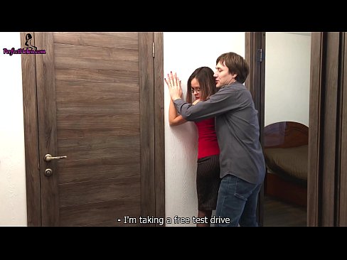 ❤️ 섹시한 부동산 중개인은 그녀의 아파트를 판매하는 동안 그녀의 음부를 관능적으로 경련시키고 잤어요 - krempai ️ 포르노 비디오 우리 ❌❤